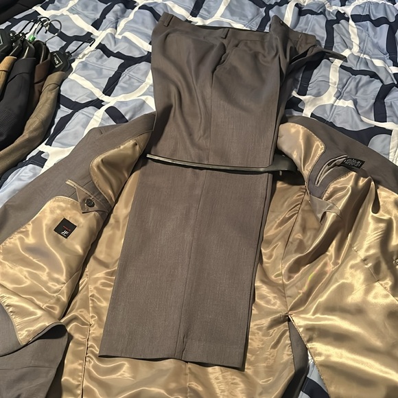 Gray J.Ferrar Suit 44 R Jacket 38x29 Pants - Like New - Picture 8 of 8